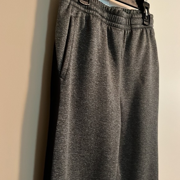 Tek Gear Boys Grey Pants w/ Pockets and Side Stripe - Picture 8 of 8